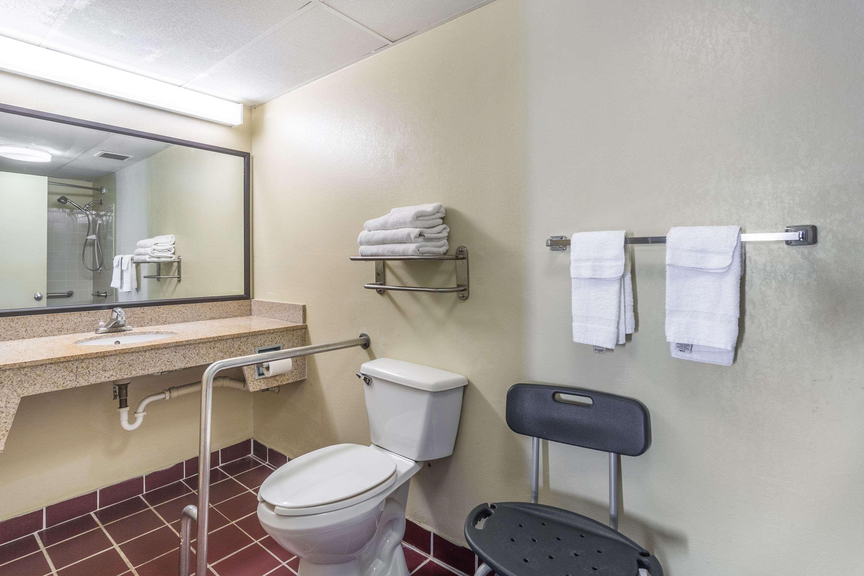 Econo Lodge & Suites קלארקסוויל מראה חיצוני תמונה