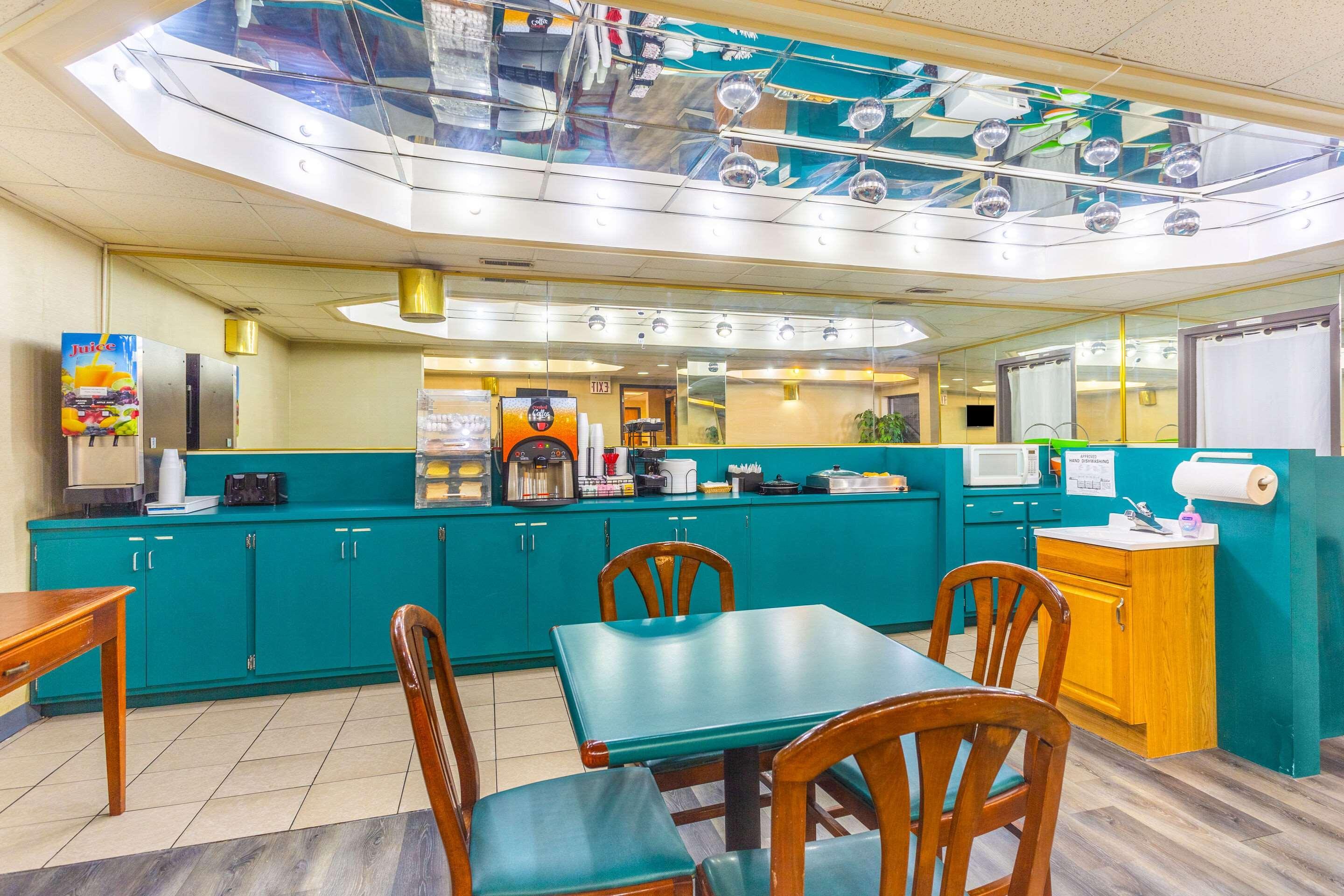 Econo Lodge & Suites קלארקסוויל מראה חיצוני תמונה