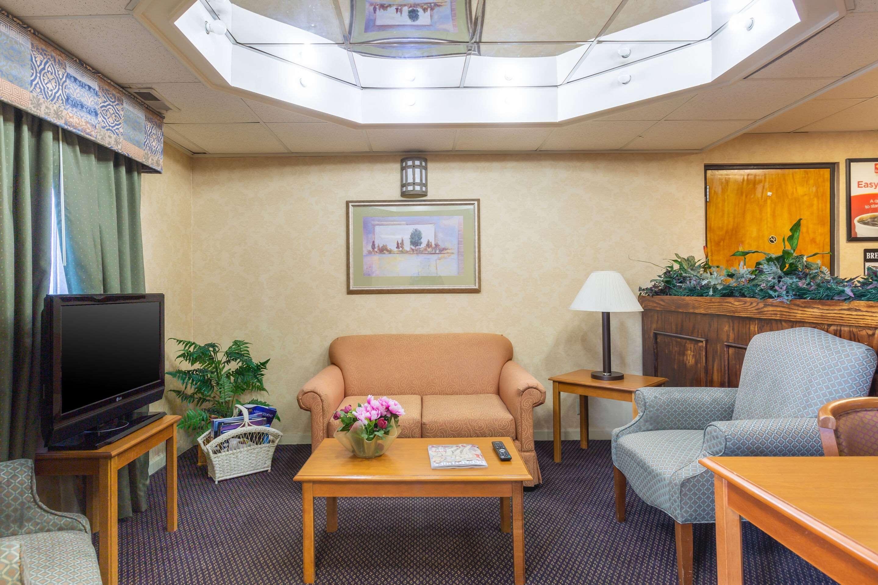 Econo Lodge & Suites קלארקסוויל מראה חיצוני תמונה