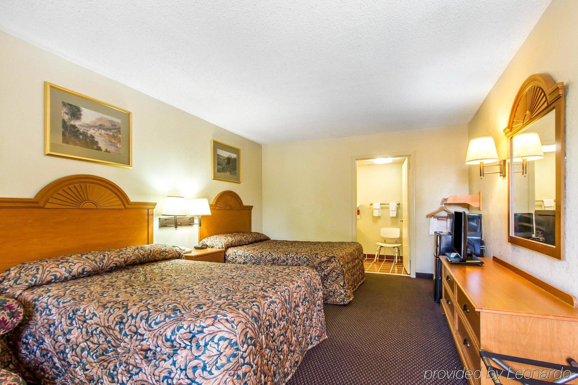 Econo Lodge & Suites קלארקסוויל מראה חיצוני תמונה