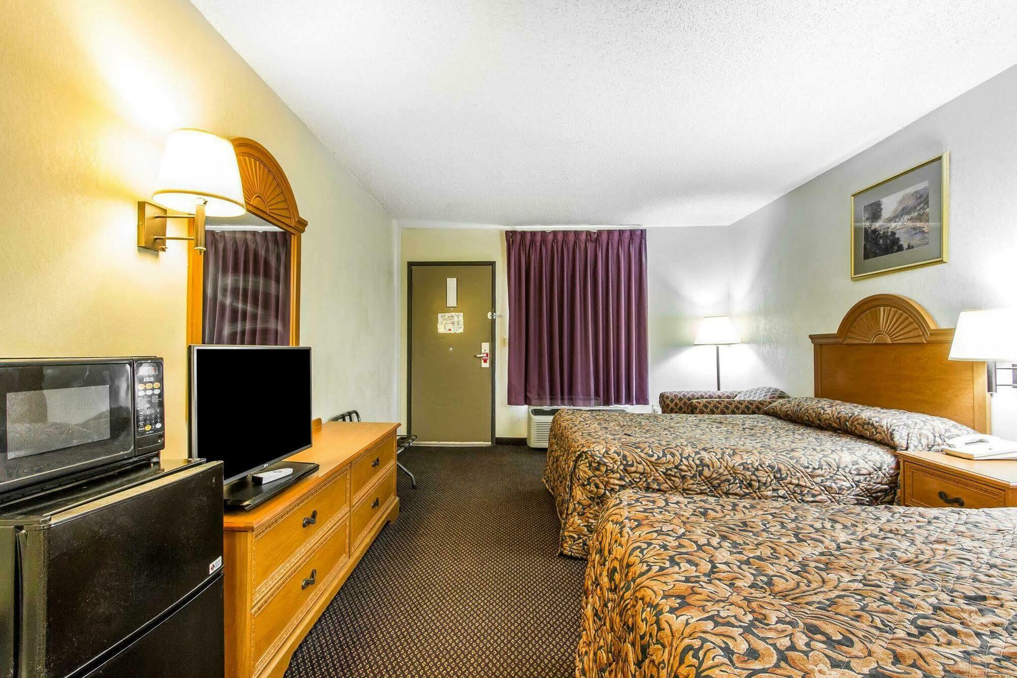 Econo Lodge & Suites קלארקסוויל מראה חיצוני תמונה