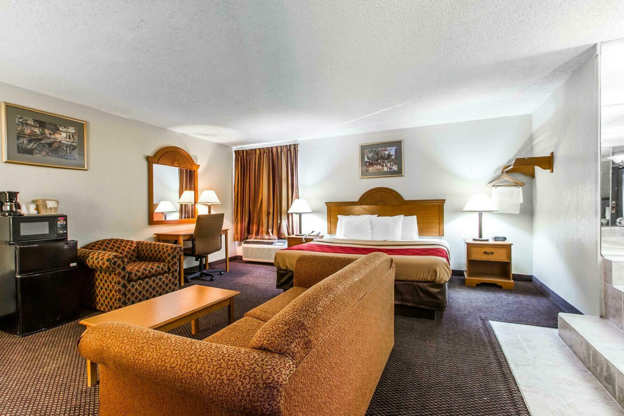 Econo Lodge & Suites קלארקסוויל מראה חיצוני תמונה