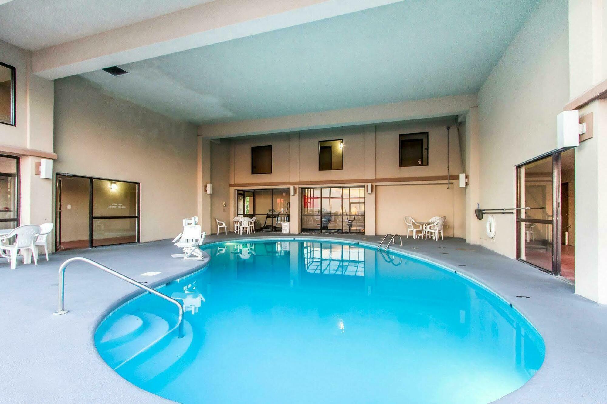 Econo Lodge & Suites קלארקסוויל מראה חיצוני תמונה