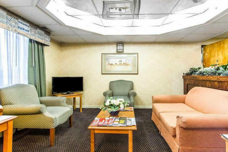 Econo Lodge & Suites קלארקסוויל מראה חיצוני תמונה